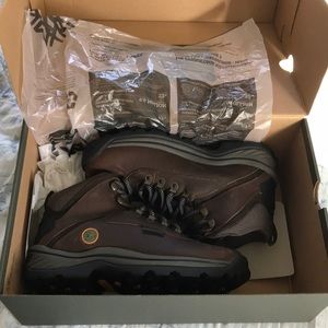 Timberland NWT White Ledge Mid Boots sz 7